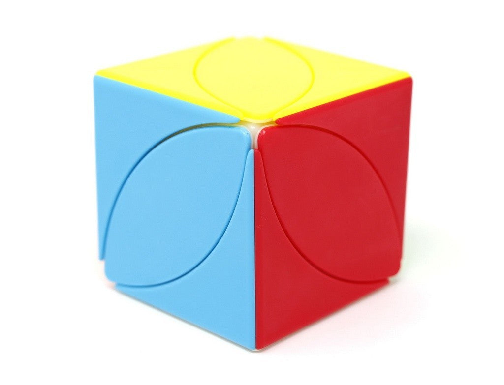Ivy Cube QiYi stickerless com as peças embaralhadas sobre fundo neutro