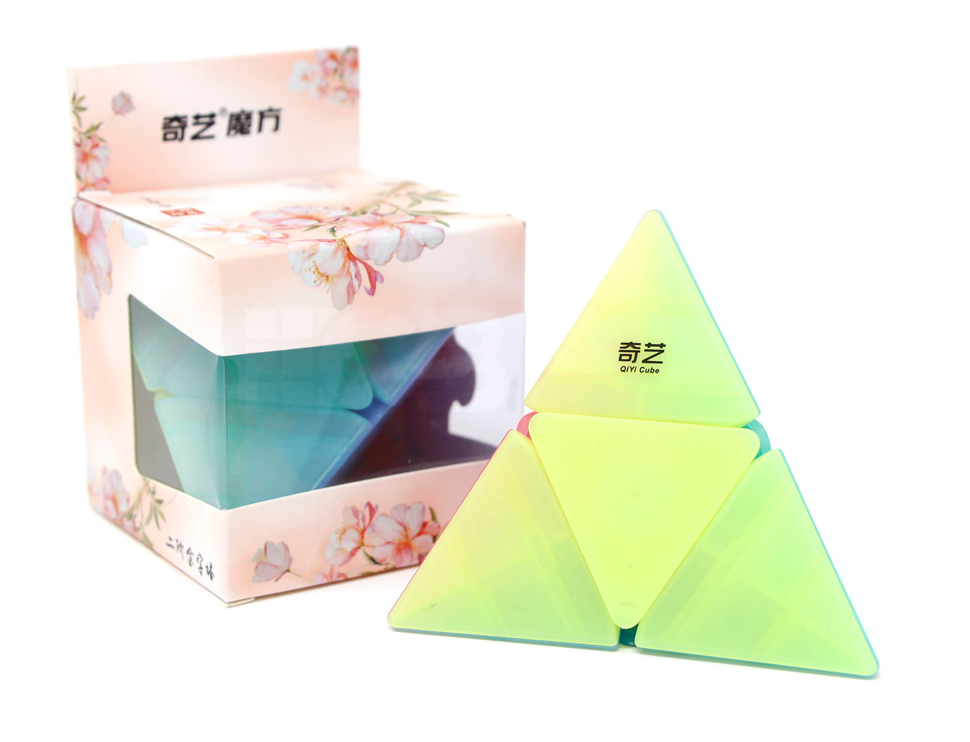 Pyraminx Jelly QiYi parcialmente embaralhado sobre fundo neutro