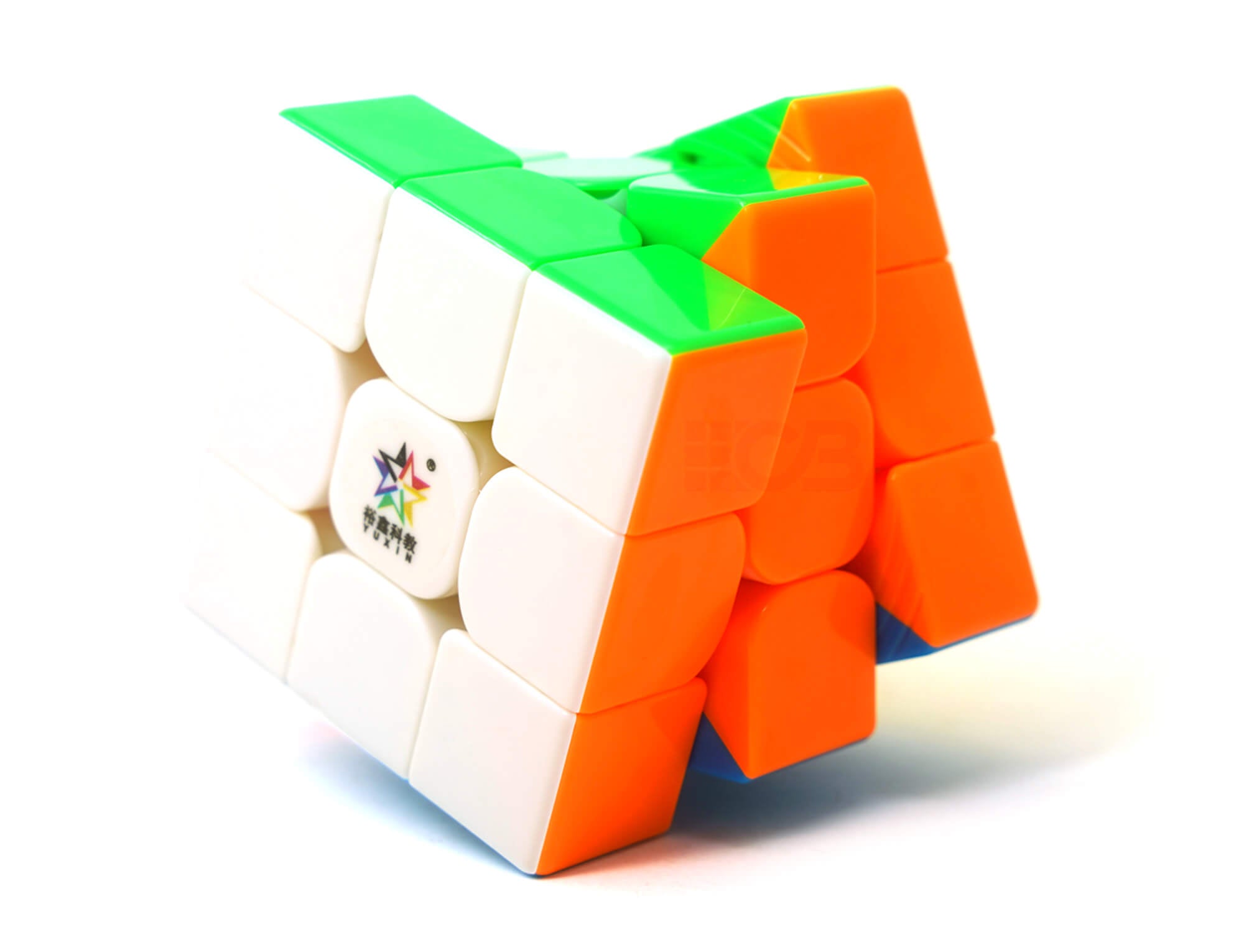YuXin Little Magic V1 Magnético 3x3 em ângulo lateral mostrando o acabamento stickerless