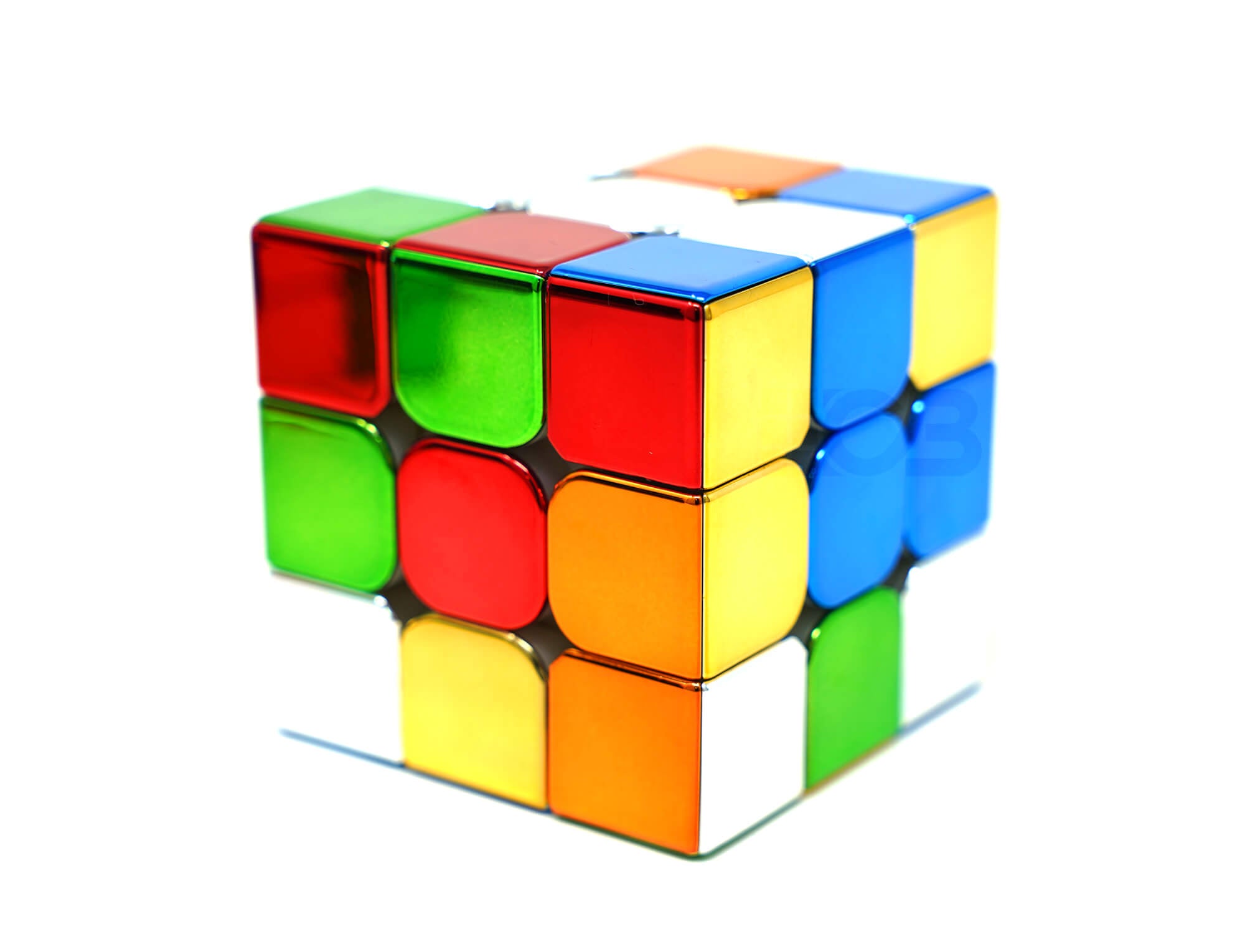 Cubo Mágico Cyclone Boys Metallic 3x3 em ângulo mostrando as faces coloridas com efeito metálico