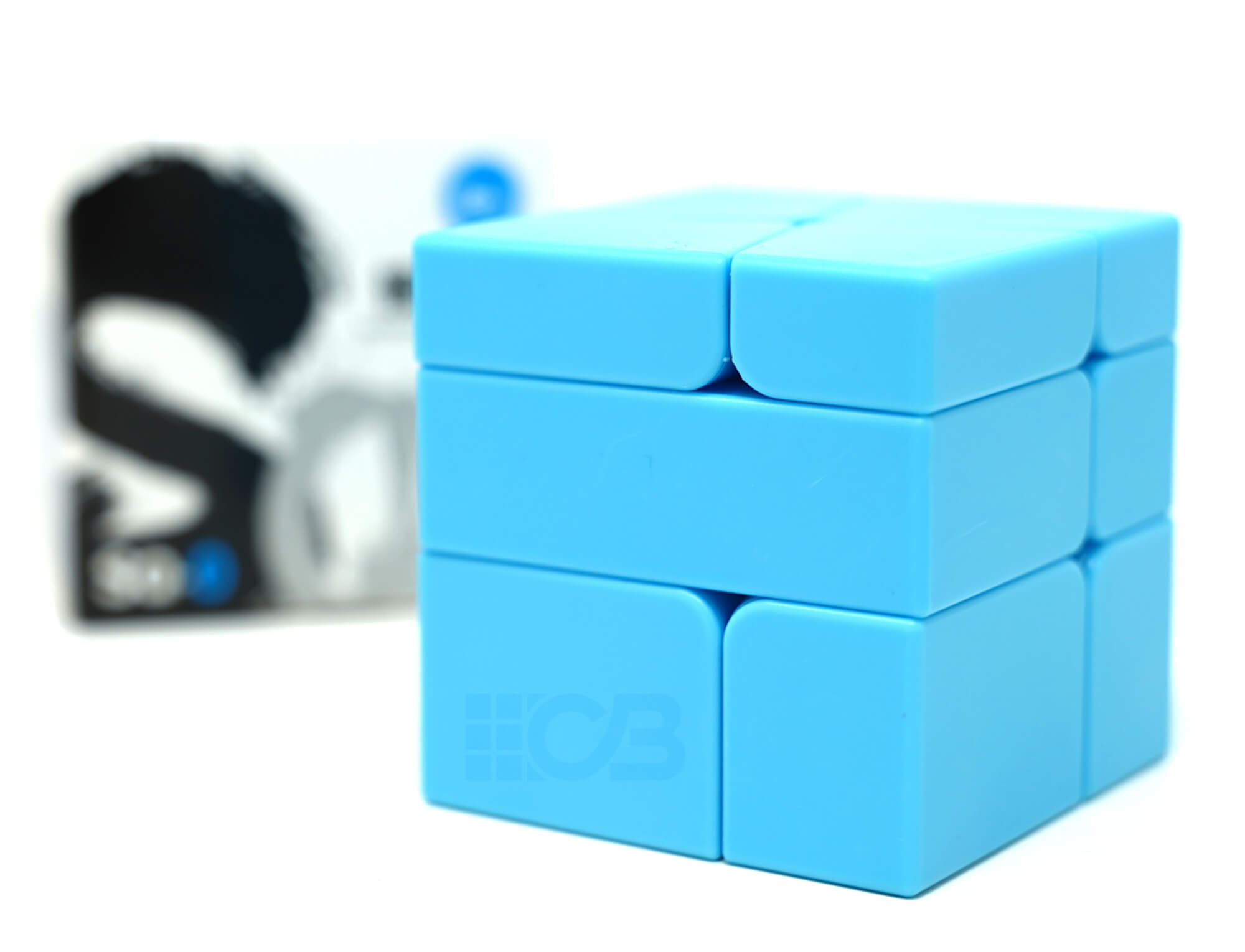 Square-0 SengSo stickerless — ângulo lateral evidenciando as camadas e peças coloridas
