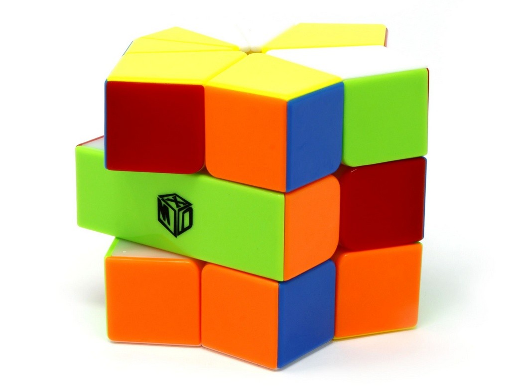 Square-1 X-Man Volt QiYi — detalhe da camada intermediária alargada e acabamento stickerless