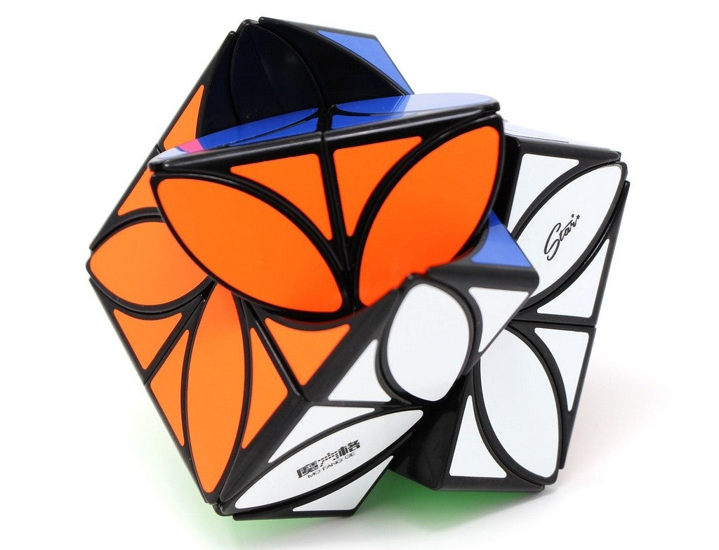 Clover Cube Plus QiYi parcialmente embaralhado mostrando o shape shift do formato