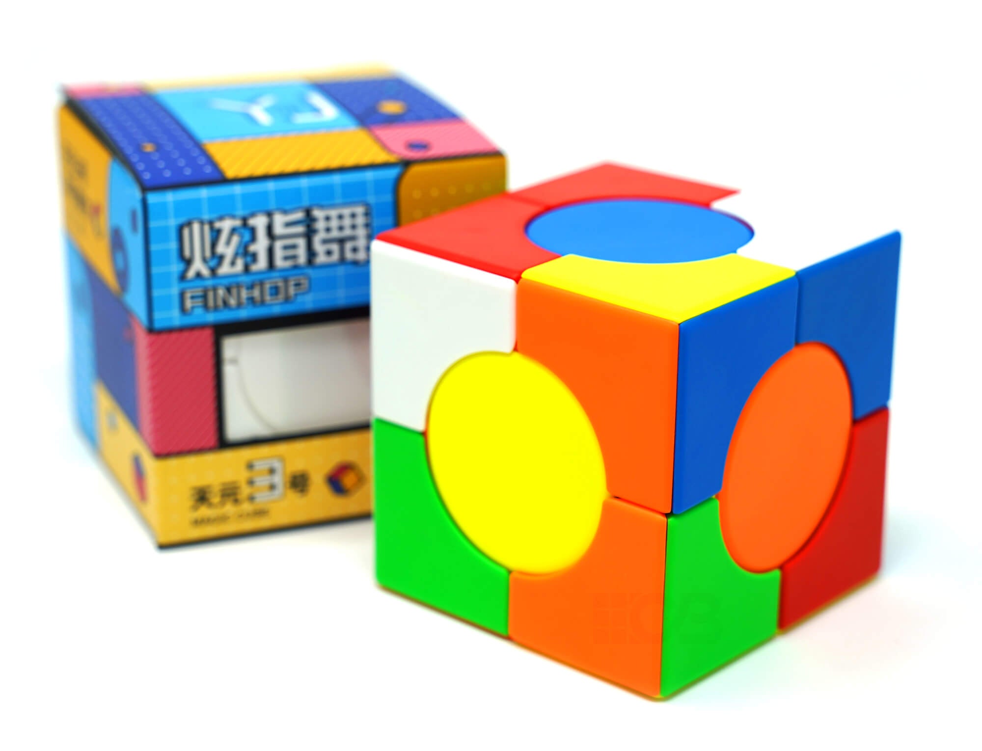 Vista lateral do cuboide Finhop Tianyuan YJ destacando a geometria diferenciada em relação ao 3x3 tradicional