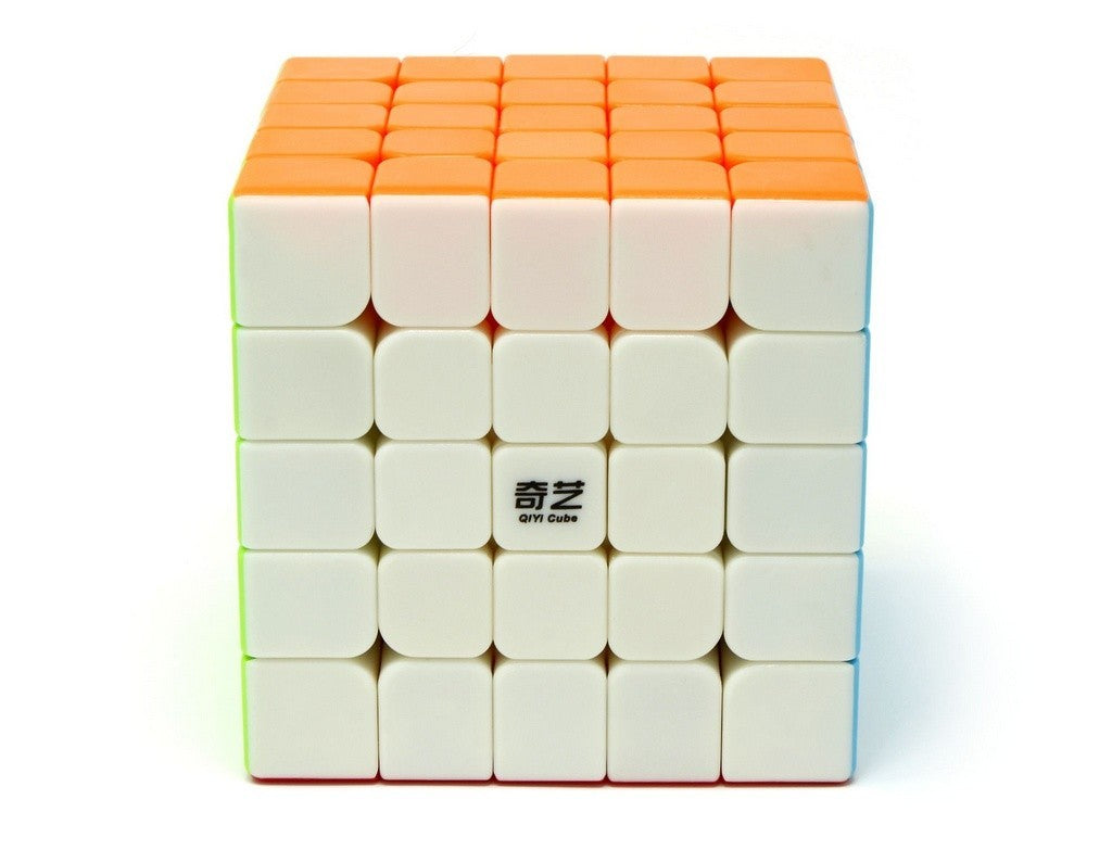 Detalhe das peças coloridas do Cubo Mágico 5x5 QiZheng S2 sem adesivos