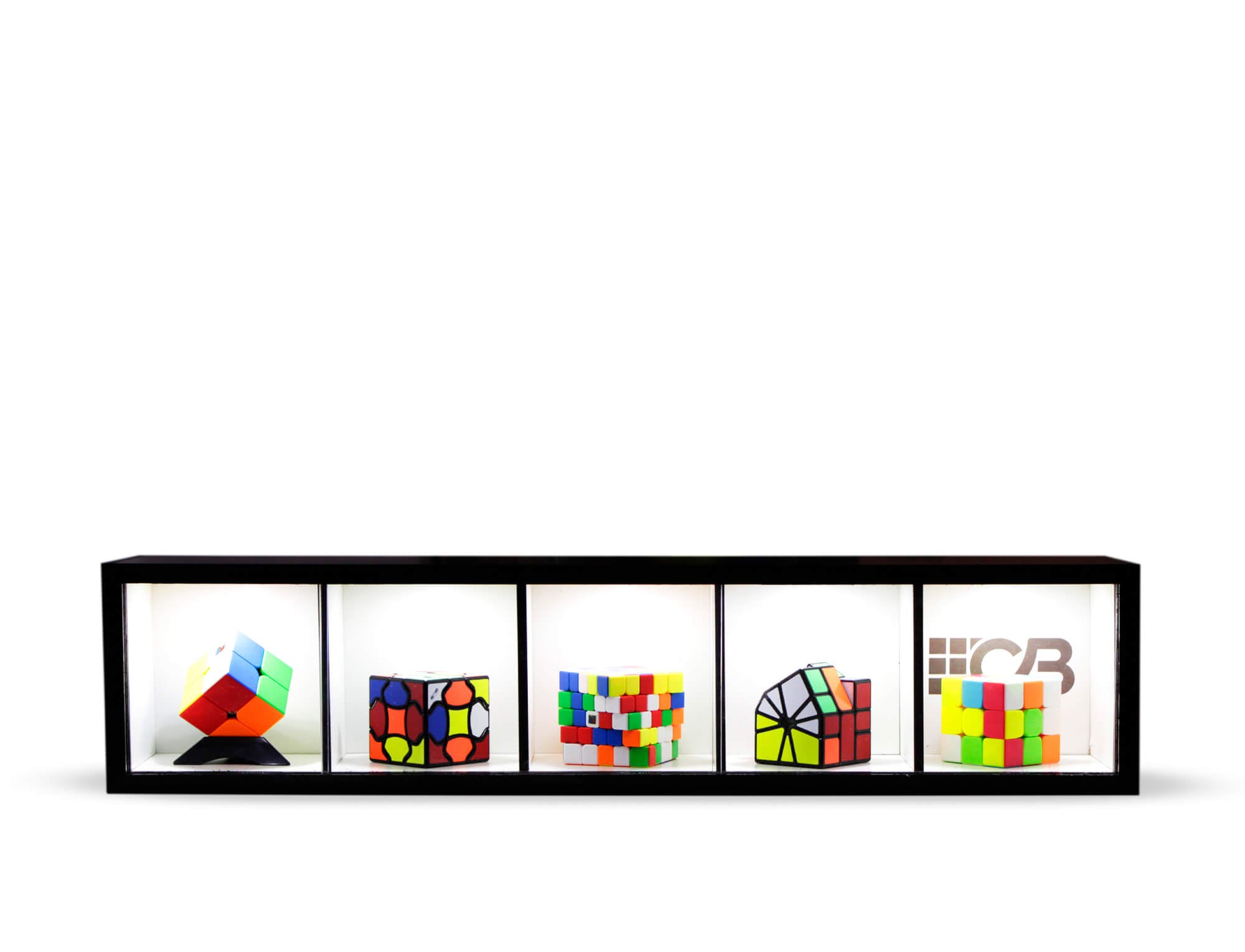 Expositor para Cubo Mágico com 5 nichos iluminados por LED, porta de correr em acrílico e estrutura em MDF